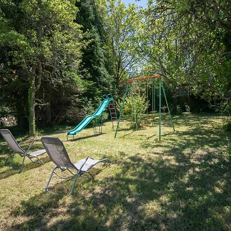 In With Cozy Garden, Cleaning Included Prázdninový dům *